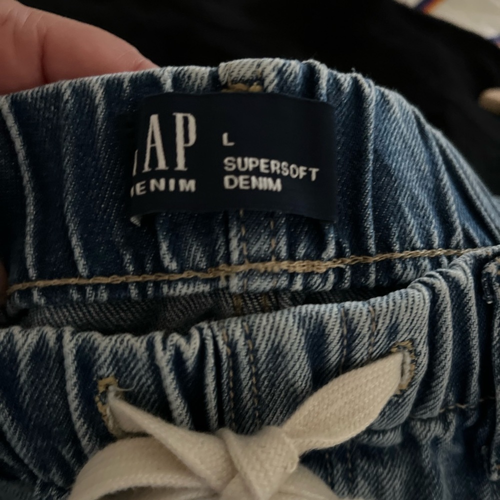 Gap SuperSoft Pull-On Wide-Leg Jeans - Picture 8 of 9